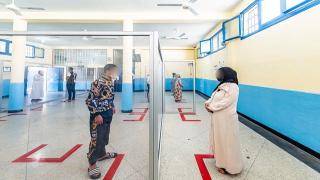 بسبب كورونا.. مندوبية السجون بالمغرب توقف الزيارات العائلية
