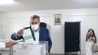 أخنوش رئيس حزب التجمع الوطني للأحرار يدلي بصوته بمكتب التصويت “فونتي” بأكادير
