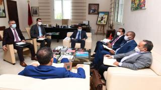 أمزازي يجتمع بالنقابات التعليمية.. وهذه مخرجاته الأساسية