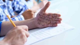 توقيف شخص بتارودانت للاشتباه في تورطه في ترويج أجهزة تستعمل في الغش في الامتحانات