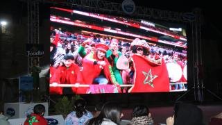  تارودانت.. أجواء حماسية بساحة 20 غشت عقب نقل مباراة المنتخب المغربي ضد الكاميرون